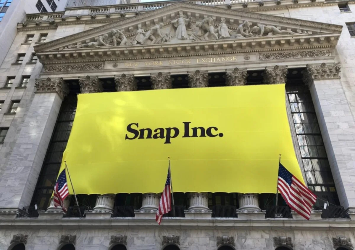 Analyst Criticizes Snaps $2,195 AR Glasses Design, Says Company Needs Honest Feedback