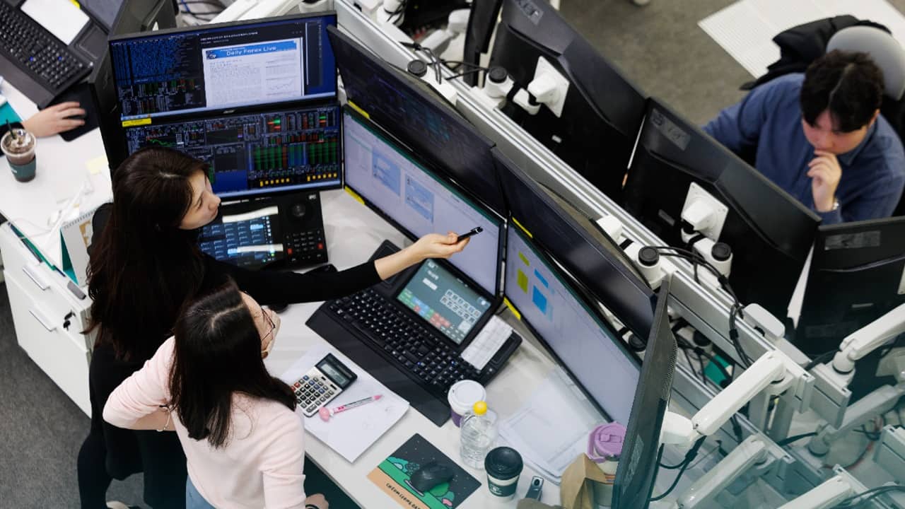 Big Tech Bonuses Raise Concerns for South Korean Economy