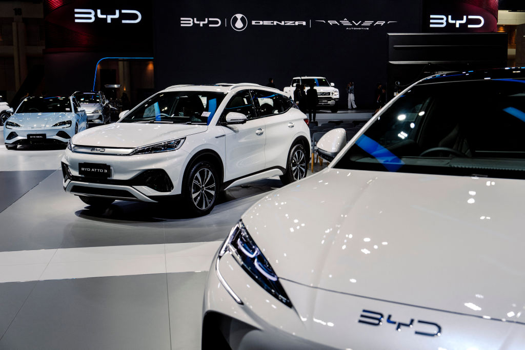EU Announces Plans for New Tariffs on Chinese Plug-In Hybrids
