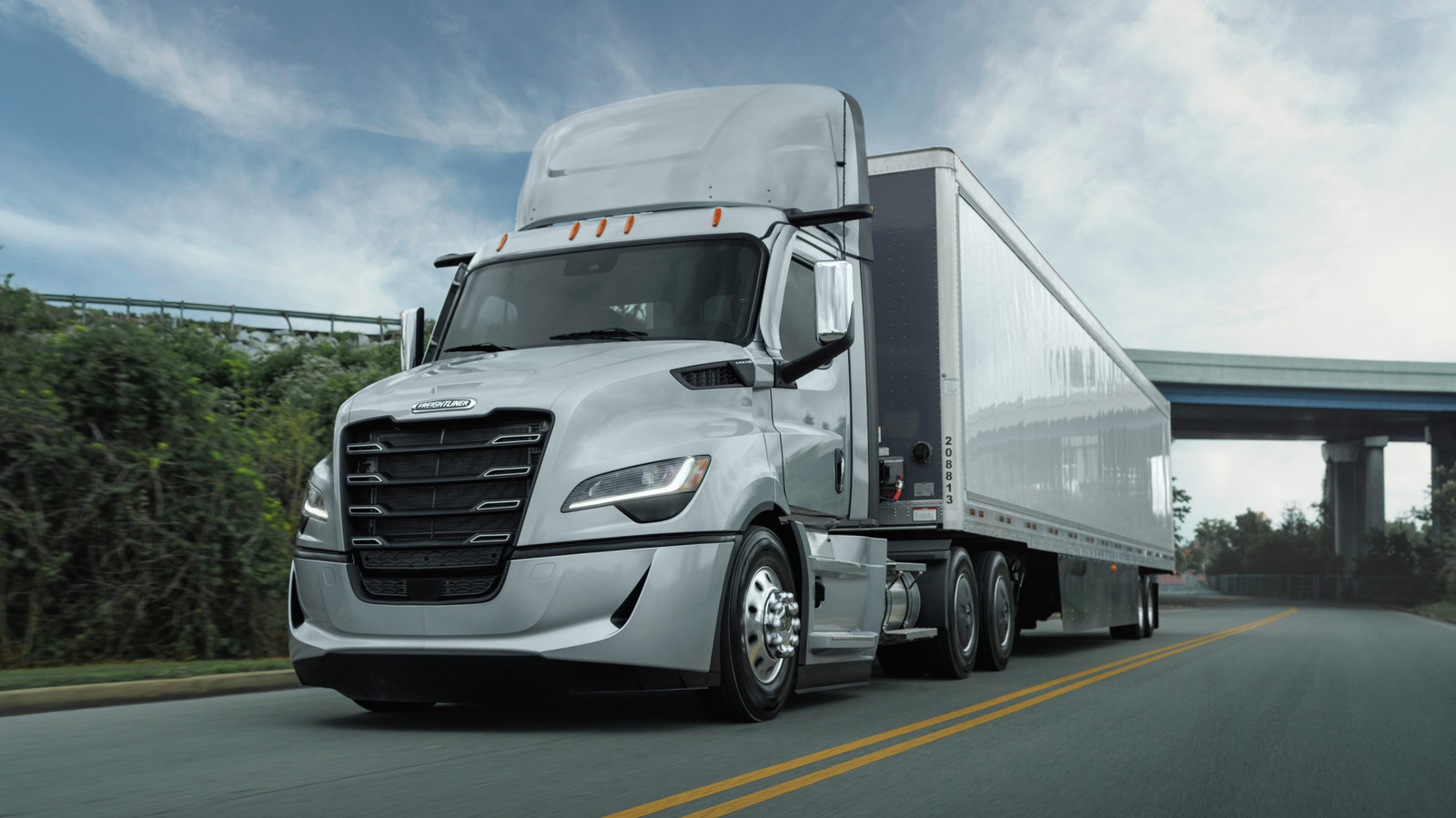 Semi Trucks 10 MPG Mileage May Seem Low, But Its Actually Exceptionally Efficient